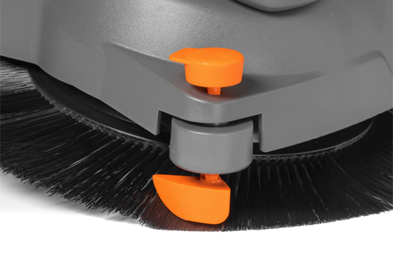 Обеспечивает плотное прилегание щёток к краям обрабатываемой поверхности, предотвращая разбрасывание грязи и мусора в стороны.